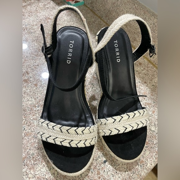 Torrid Never Worn size 8W - Picture 2 of 3